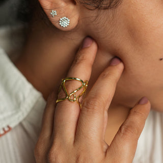 Aure Loop Finger Ring