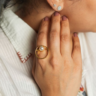 Ora Pearl Finger Ring