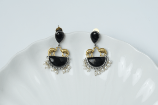 Gaja Crest Earrings